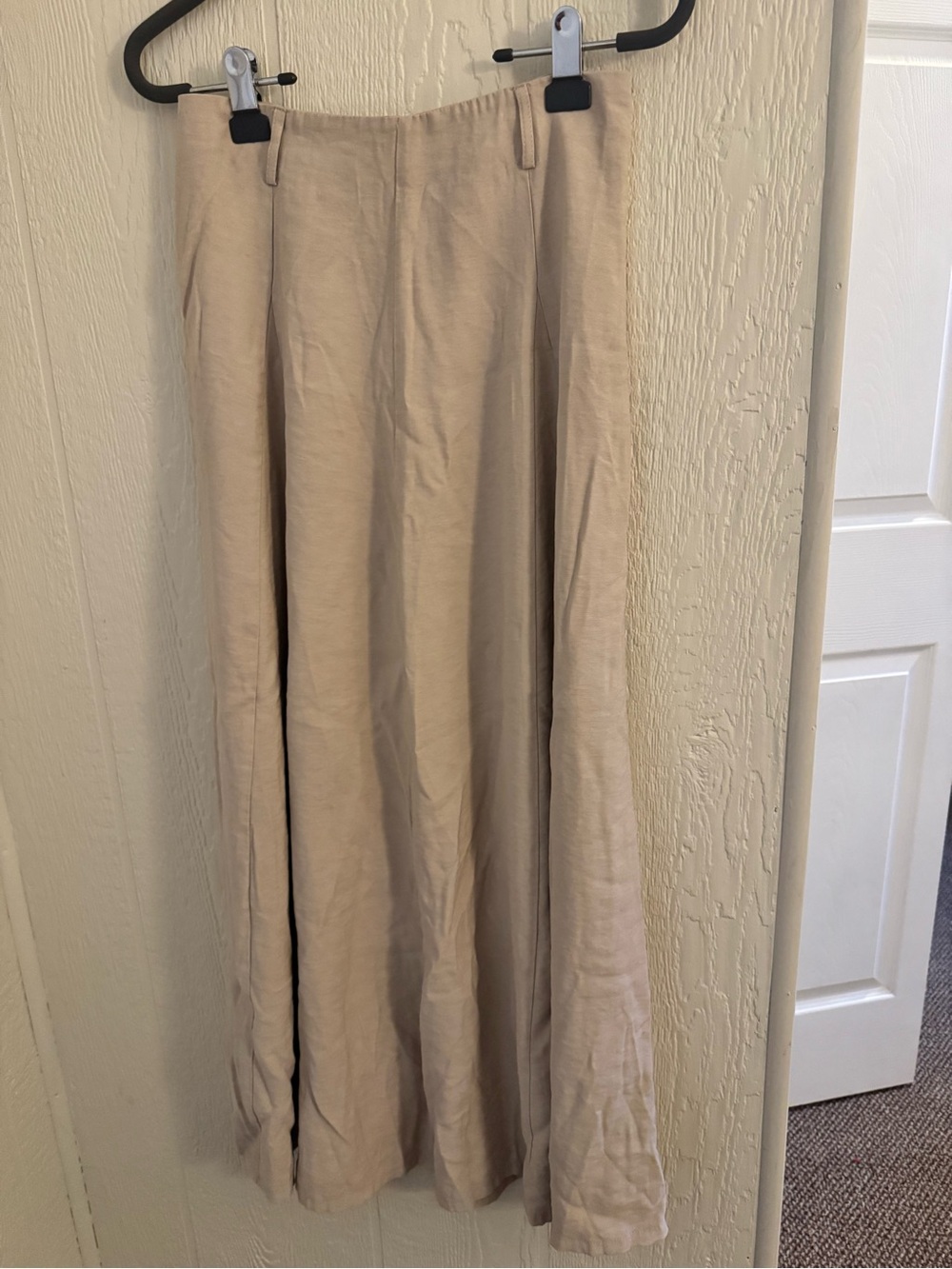 HALARA NWOT Beige Flowing Maxi Skirt